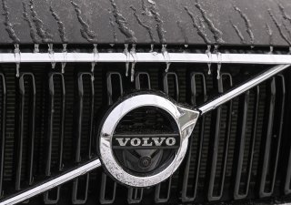 Volvo mění plány. Automobilka ustupuje od plně elektrické budoucnosti