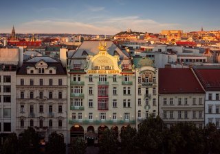 Po 10 letech rekonstrukce se legendární hotel opět otevírá veřejnosti.