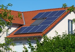 Baterie k fotovoltaice: jak funguje ukládání nespotřebované elektřiny?