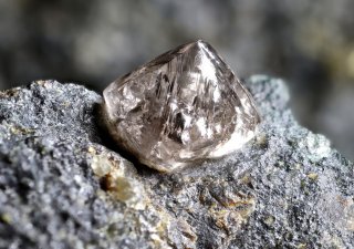 De Beers snížila ceny diamantů o více než 10 procent