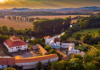 Zámek u řeky Ohře ve vesnici Pátek je zatím téměř zapomenutý