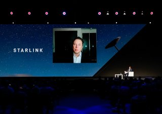 Elon Musk uspořádal v červnu 2021 vizuální tiskovou konferenci během druhého dne Mobile World Congress ve španělské Barceloně k projektům SpaceX a Starlink.