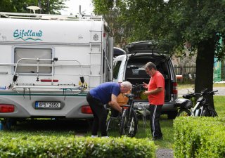 Letošní léto vrátilo Čechy ke kempingu. Hitem jsou obytňáky