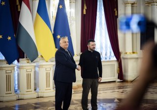 Maďarský premiér Viktor Orbán a prezident Ukrajiny Volodymyr Zelenskyj