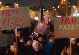 Demonstrace proti vládě Roberta Fica