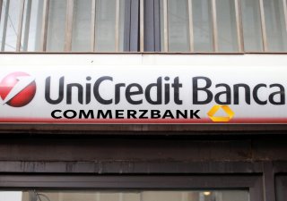 UniCredit nakoupila další akcie Commerzbank