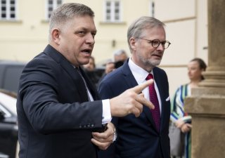 Slovenský premiér Robert Fico a český premiér Petr Fiala