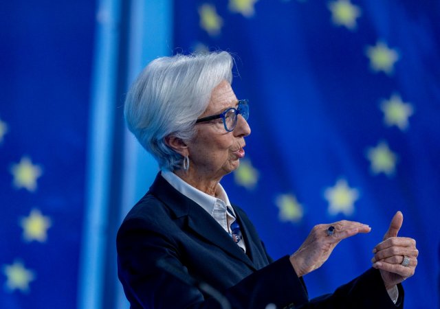 ECB rázně zakročí, aby inflaci stlačila zpět ke dvěma procentům, říká prezidentka Evropské centrální banky Christine Lagardeové