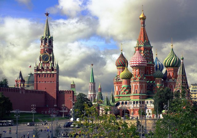 Koho vyslat do Moskvy? Česká diplomacie řeší ožehavou otázku
