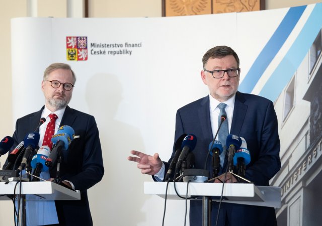 Premiér Petr Fiala a ministr financí Zbyněk Stanjura