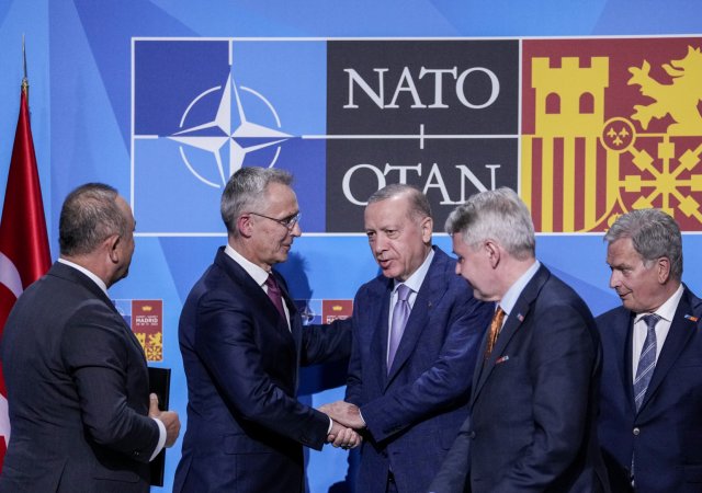 Summit NATO, na kterém se Turecko domluvilo na podmínkách vstupu Finska a Švédska do aliance.