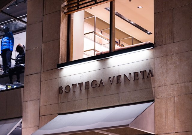 značka Bottega Veneta patřící výrobci luxusního zboží Kering