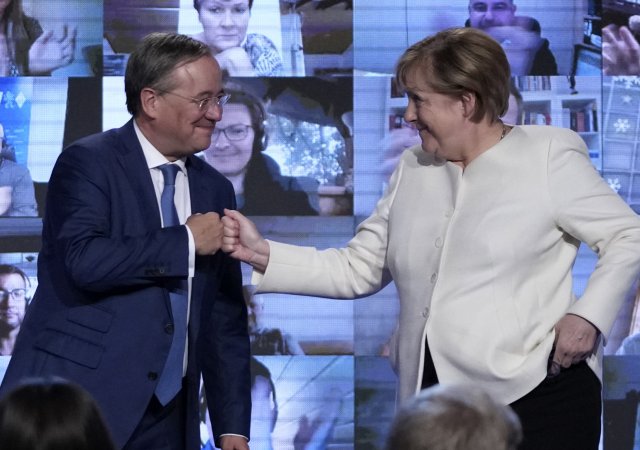 Angela Merkelová a Armin Laschet