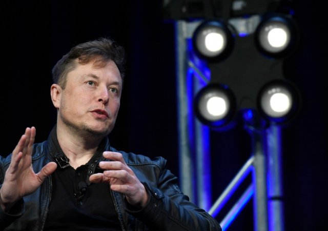 Elon Musk varoval před umělou inteligencí. Ale spustí vlastního chatbota „hledajícího maximální pravdu“