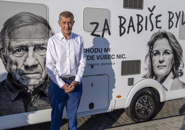 Andrej Babiš se svým obytným vozem, se kterým v roce 2022 brázdil republiku v „nevolebním“ turné.