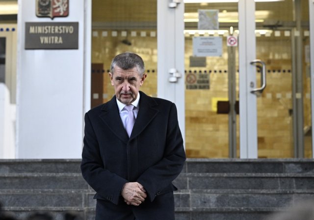 Bývalý premiér a kandidát na prezidenta Andrej Babiš (ANO) odevzdal podpisové archy na ministerstvu vnitra, 4. listopadu 2022, Praha