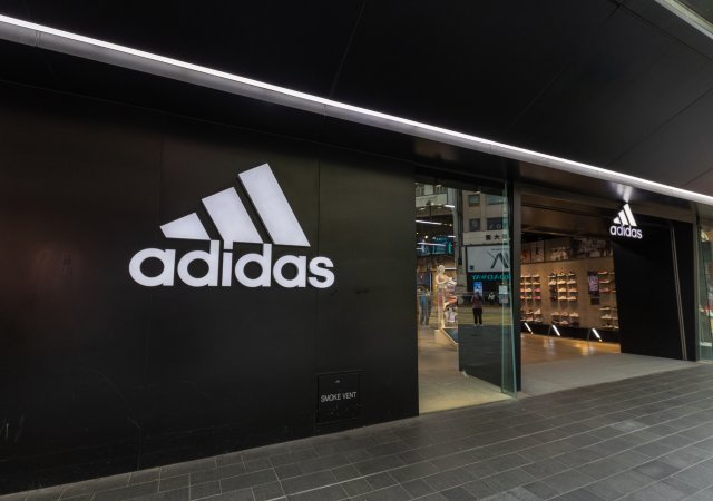 Adidas v německé centrále propustí každého jedenáctého zaměstnance