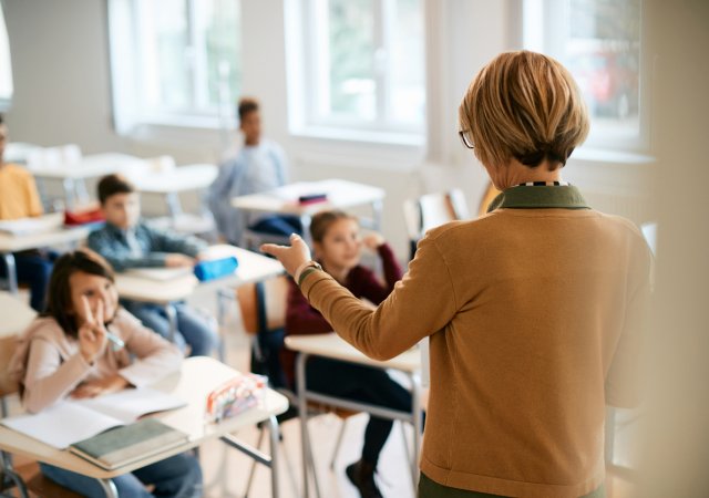 Učitelům vzrostou platové tarify o sedm procent