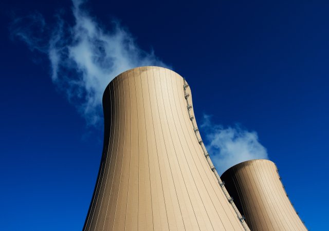 Chladicí věže jaderné elektrárny