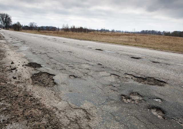 Rallye po okresních silnicích: díry, adrenalin, klientelismus a veřejné rozpočty