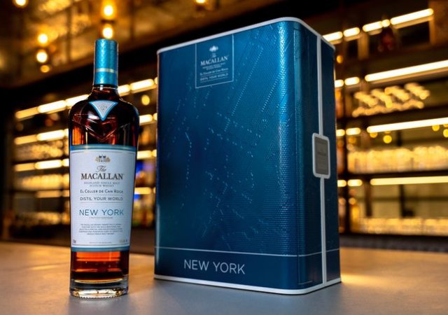 Na aukci Sotheby's v New Yorku se v únoru 2023 prodala láhev mimořádně vzácné whisky Macallan za 250 tisíc dolarů. (asi 5,56 milionu korun).
