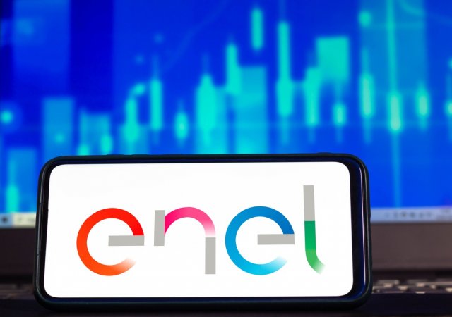 Nejvýznamnější transakcí v regionu bylo převzetí rumunského výrobce a distributora elektřiny Enel SpA řeckou společností firmou Public Power Corp.