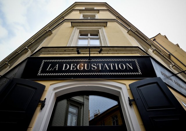 La Degustation Bohême Bourgeoise je jedna ze dvou restaurací v Česku s michelinskou hvězdou.