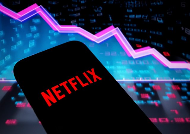 Netflix vytáhl do boje proti sdílením účtů. A nyní raději snižuje ceny předplatného v Evropě