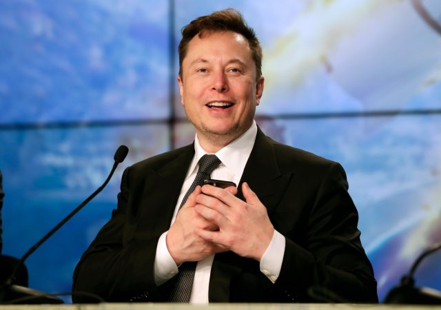 Elon Musk urovnal spory s Applem