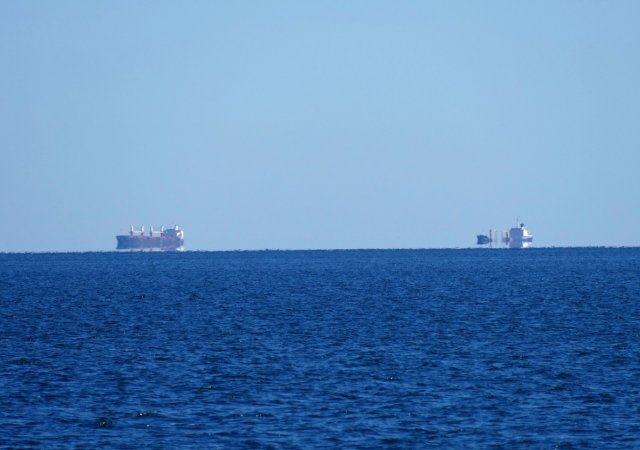 Loď s obilím plující z Oděsy přes Černé moře
