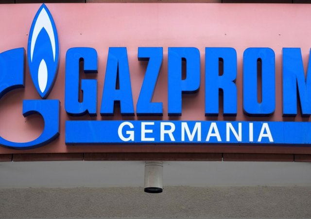 Logo společnosti Gazprom Germania na sídle firmy v Berlíně