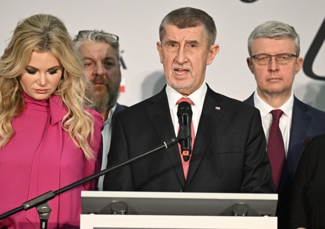 Prezidentský kandidát Andrej Babiš(ANO) hovoří na tiskové konferenci ve svém volebním štábu k výsledkům prvního kola prezidentských voleb