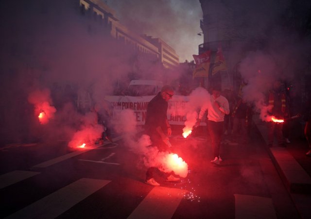 Demonstrace v Lyonu proti důchodové reformě francouzské vlády posouvající věk pro odchod do důchodu o dva roky na 64 let 16. února 2023.