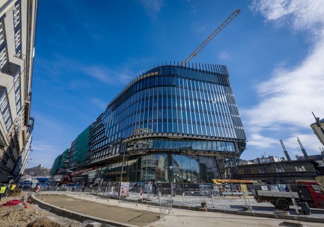 Výstavba polyfunkční budovy s obchodními prostory v blízkosti Masarykova nádraží v Praze, Budova je součástí stavebního projektu Masaryčka společnosti Penta Real Estate.