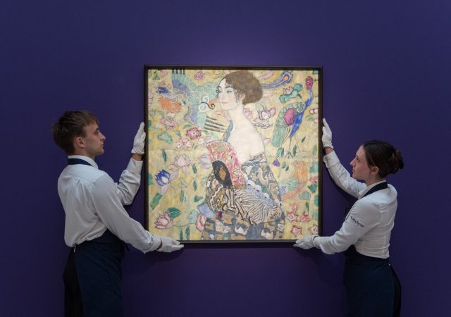 Obraz Dáma s vějířem od malíře Gustava Klimta