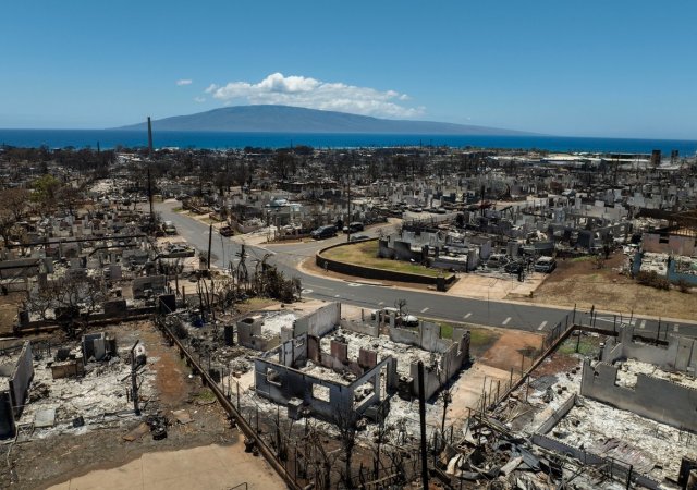 Moody's odhaduje škody z požárů na havajských ostrovech až na šest miliard dolarů