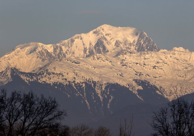 Na vrcholu hory Mont Blanc nemrzlo 33 hodin v řadě