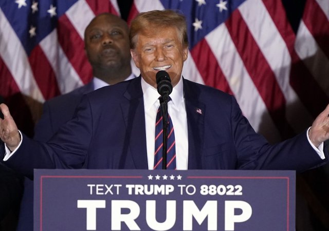 Donald Trump zvítězil v primárkách v New Hampshire