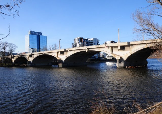 Praha stále nemá stavební povolení na opravu Libeňského mostu