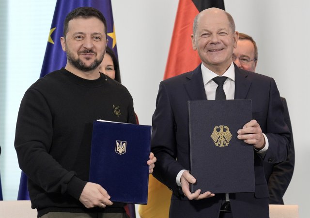 Volodymyr Zelenskyj a Olaf Scholz podepsali dohodu o bezpečnostní spolupráci