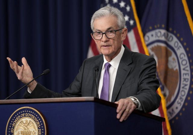 Fed oddaluje snižování úroků, možná až do druhé poloviny roku