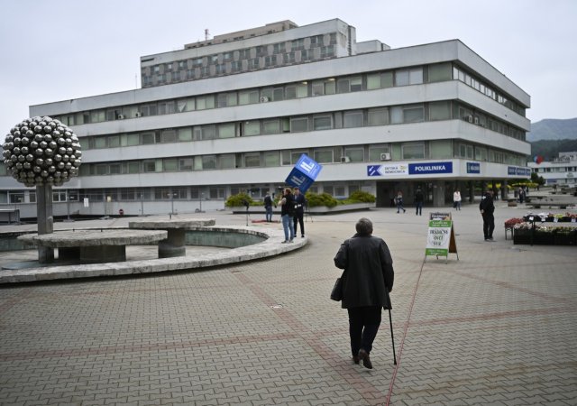 Slovenský premiér Robert Fico zůstává na jednotce intenzivní péče ve fakultní nemocnici v Banské Bystrici