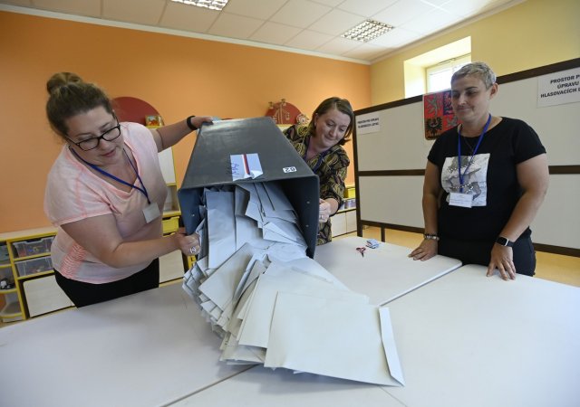Volební účast na mnoha místech ČR přesáhla 30 procent