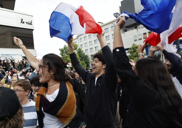 Británie je nově majákem stability v Evropě, Francie míří k chaosu