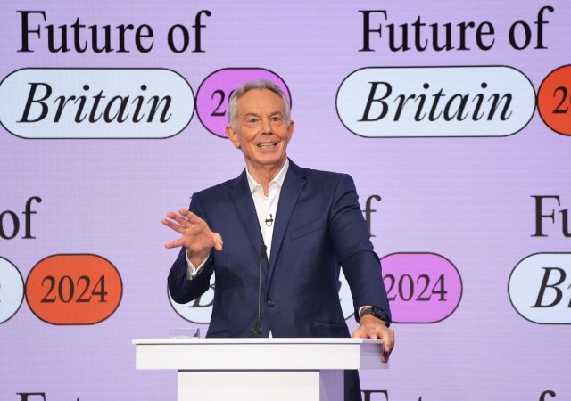 Nenechávejte populistům záminky, radí demokratům Tony Blair