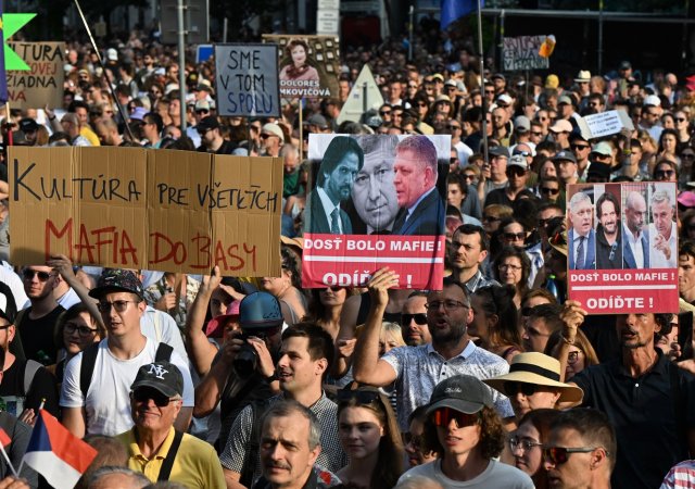 Na 18 tisíc lidí přišlo podle organizátorů na protivládní protest v Bratislavě