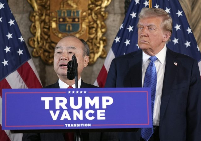 Zvolený americký prezident Donald Trump a šéf SoftBank Masajoši Son