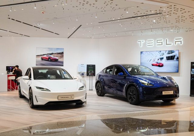 Tesla v prodejích překonala Audi