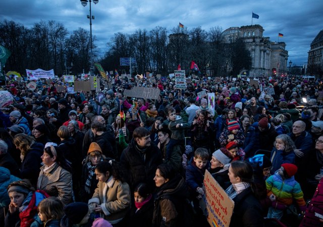 Desetitisíce Němců demonstrovaly proti politické pravici