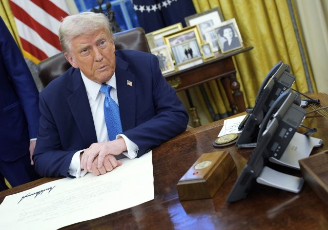 Donald Trump v Oválné pracovně Bíllého domu